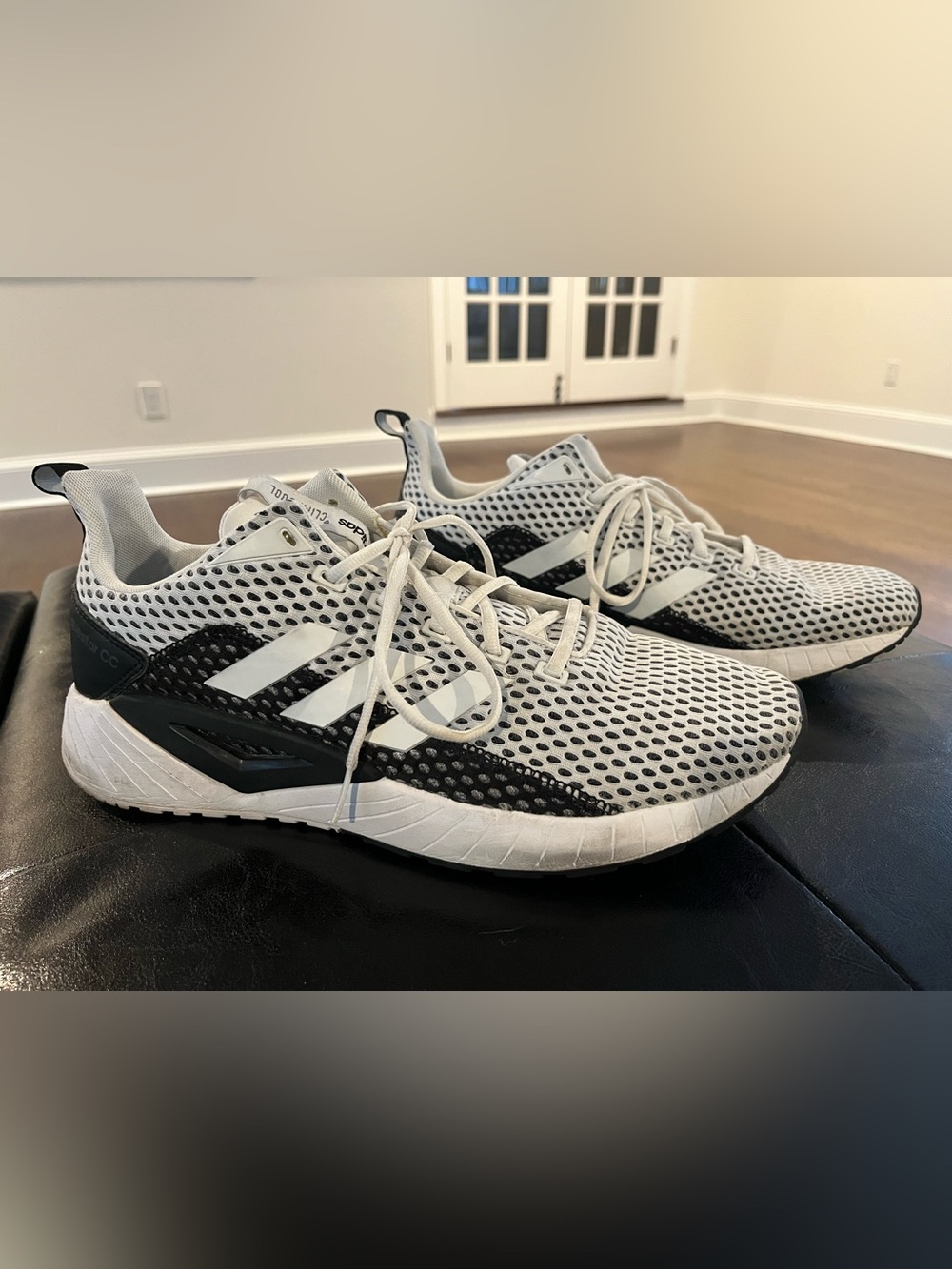 adidas Men’s White and Black Mesh Athletic Sneakers size 11.5